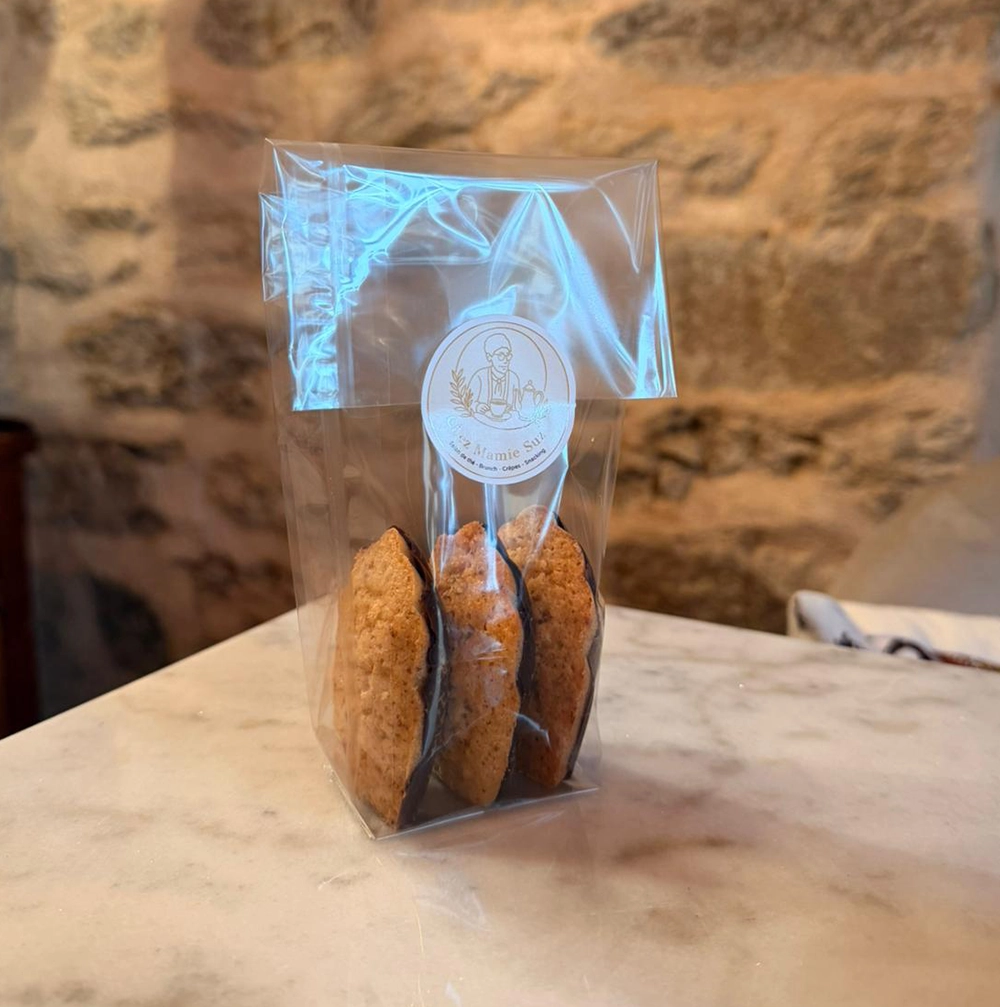 Madeleines façon financier enrobées de chocolat, présentées dans un sachet transparent avec le logo Chez Mamie Suz’